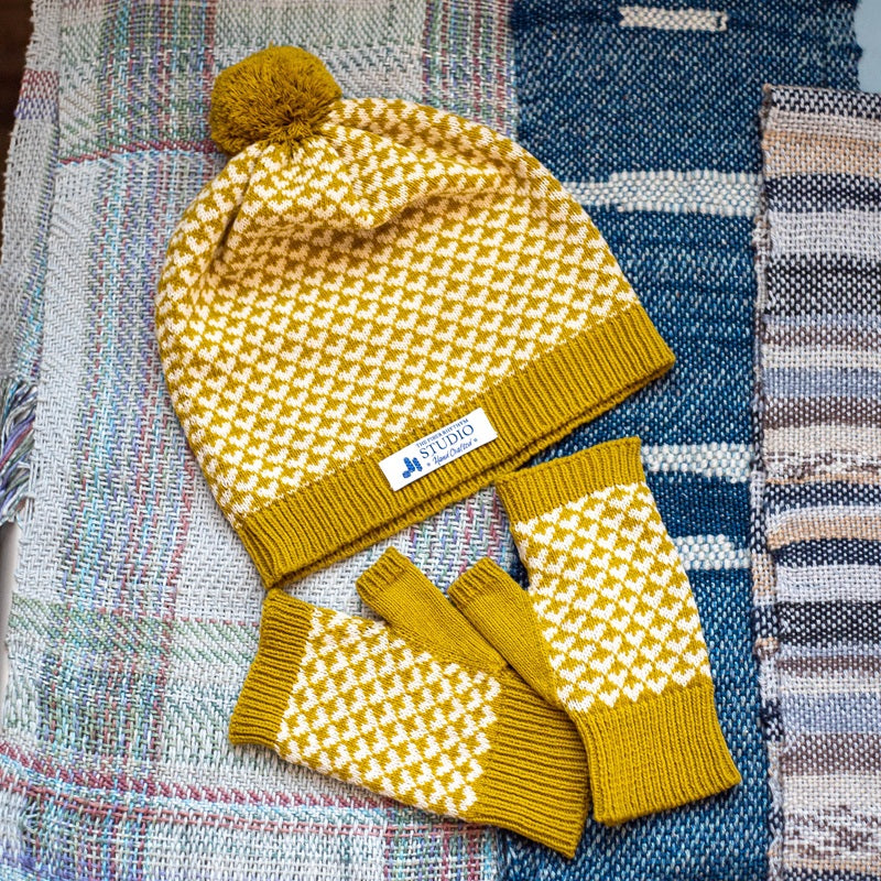 Tiny Hearts Hat & Mitts Set