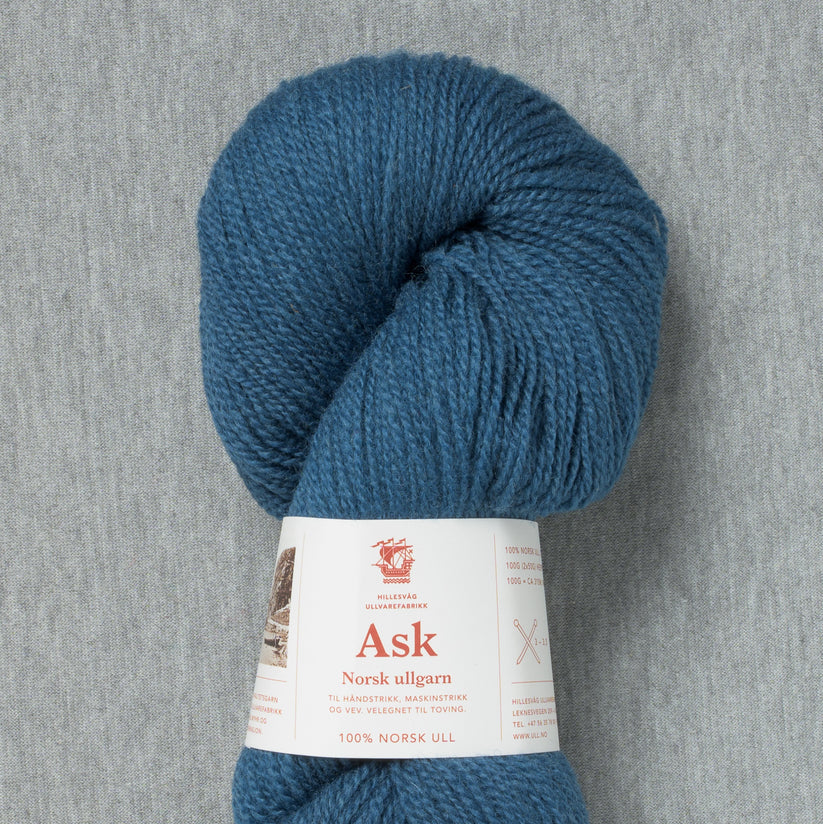 Hillesvag Ask 6082 Peasant Blue#color_6082-peasant-blue